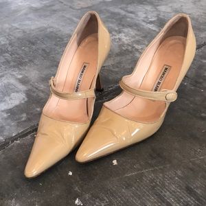 Manolo Blahnik creamy tan pointed heel